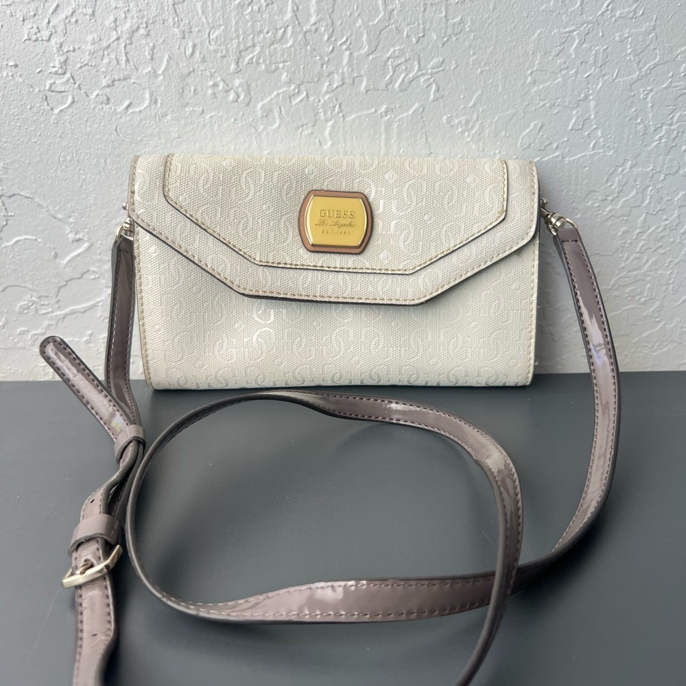GUESS Vintage Elegant Cream Crossbody Bag